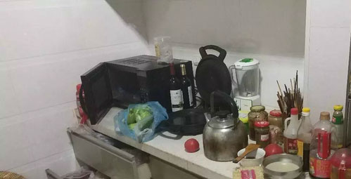 Đăng đàn than tủi thân suýt rơi nước mắt vì chồng không nấu cơm chiều, cô vợ trẻ tưởng được bênh, ai ngờ bị chị em xông vào mắng