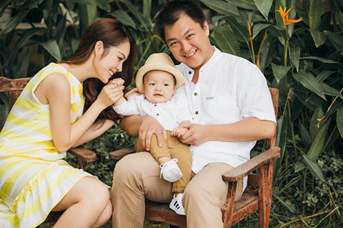 Con trai Dương Cẩm Lynh bị cửa dập vào tay, nguy hiểm đến mức phải nhập viện Con trai Dương Cẩm Lynh bị cửa dập vào tay, nguy hiểm đến mức phải nhập viện