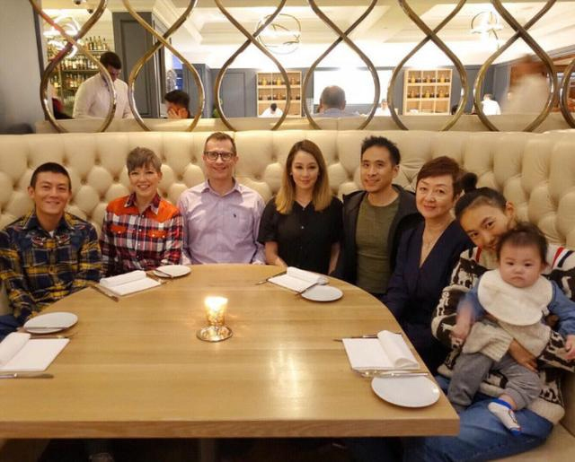 Con gái Trần Quán Hy càng lớn càng bụ bẫm, đáng yêu