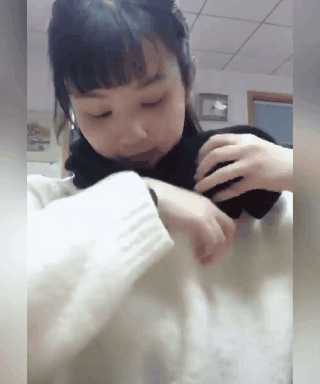 Mùa đông bớt lạnh với trào lưu trùm chăn làm tóc điện giật