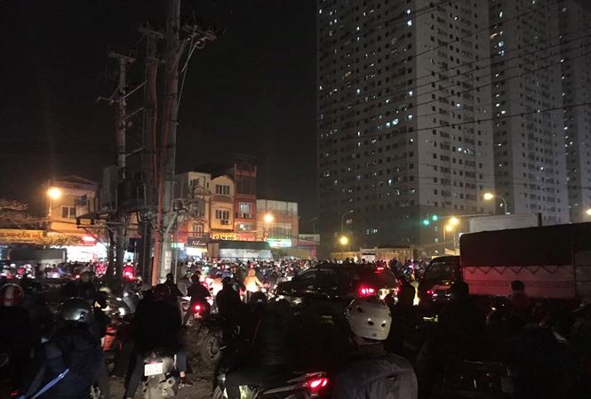 Kẹt xe kinh hoàng: Vì sao Cầu Tó ‘thất thủ’? Kẹt xe kinh hoàng: Vì sao Cầu Tó ‘thất thủ’?