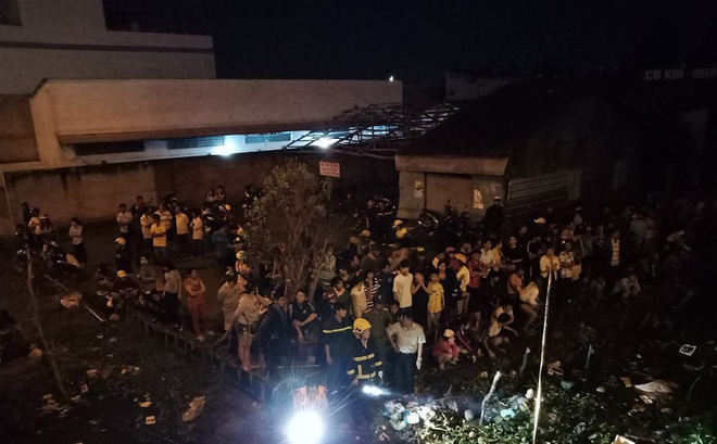 Chồng bất ngờ lao mình xuống sông ngay trước mặt vợ