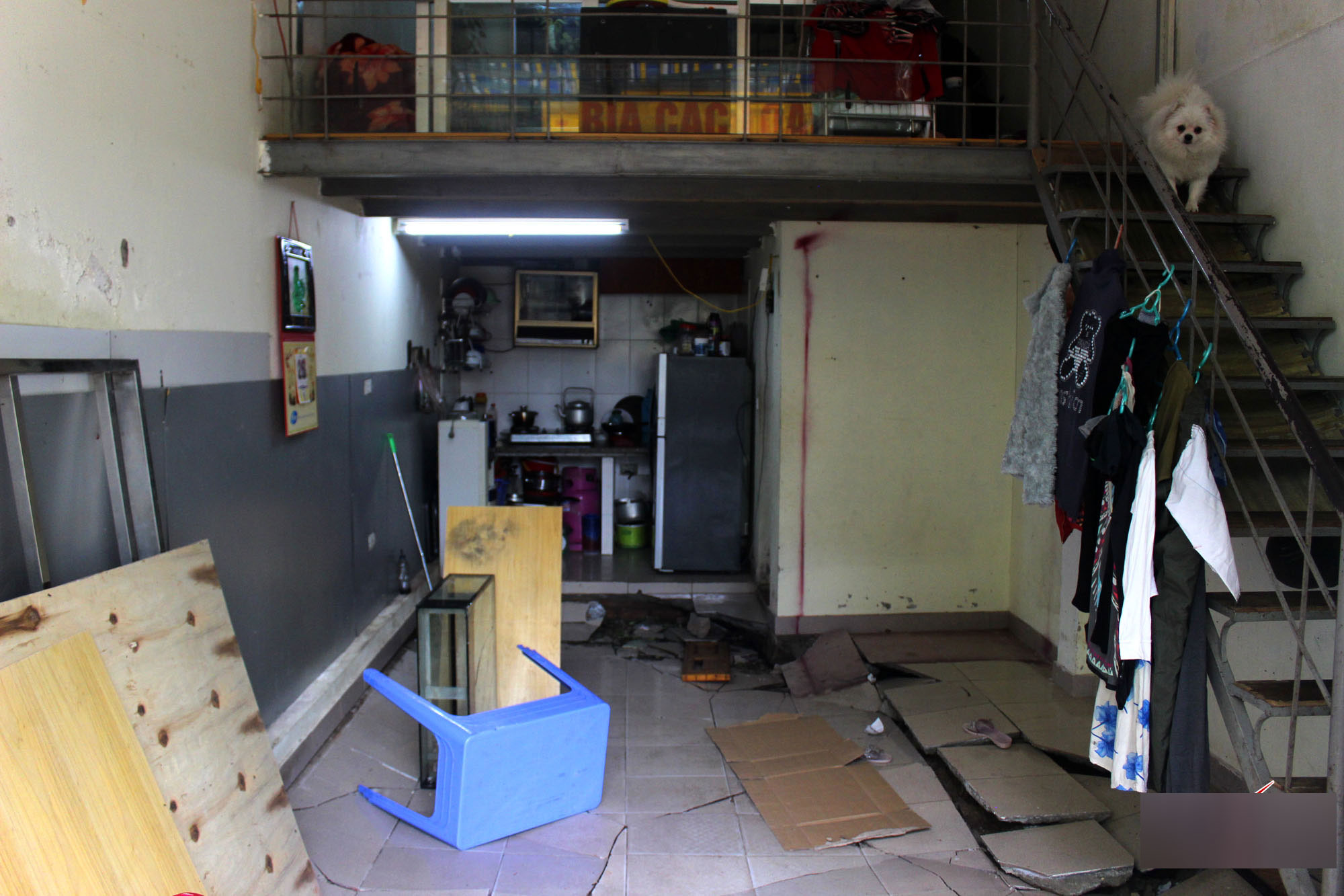 Hà Nội: Bỏ chạy trong đêm vì nền nhà sụt lún