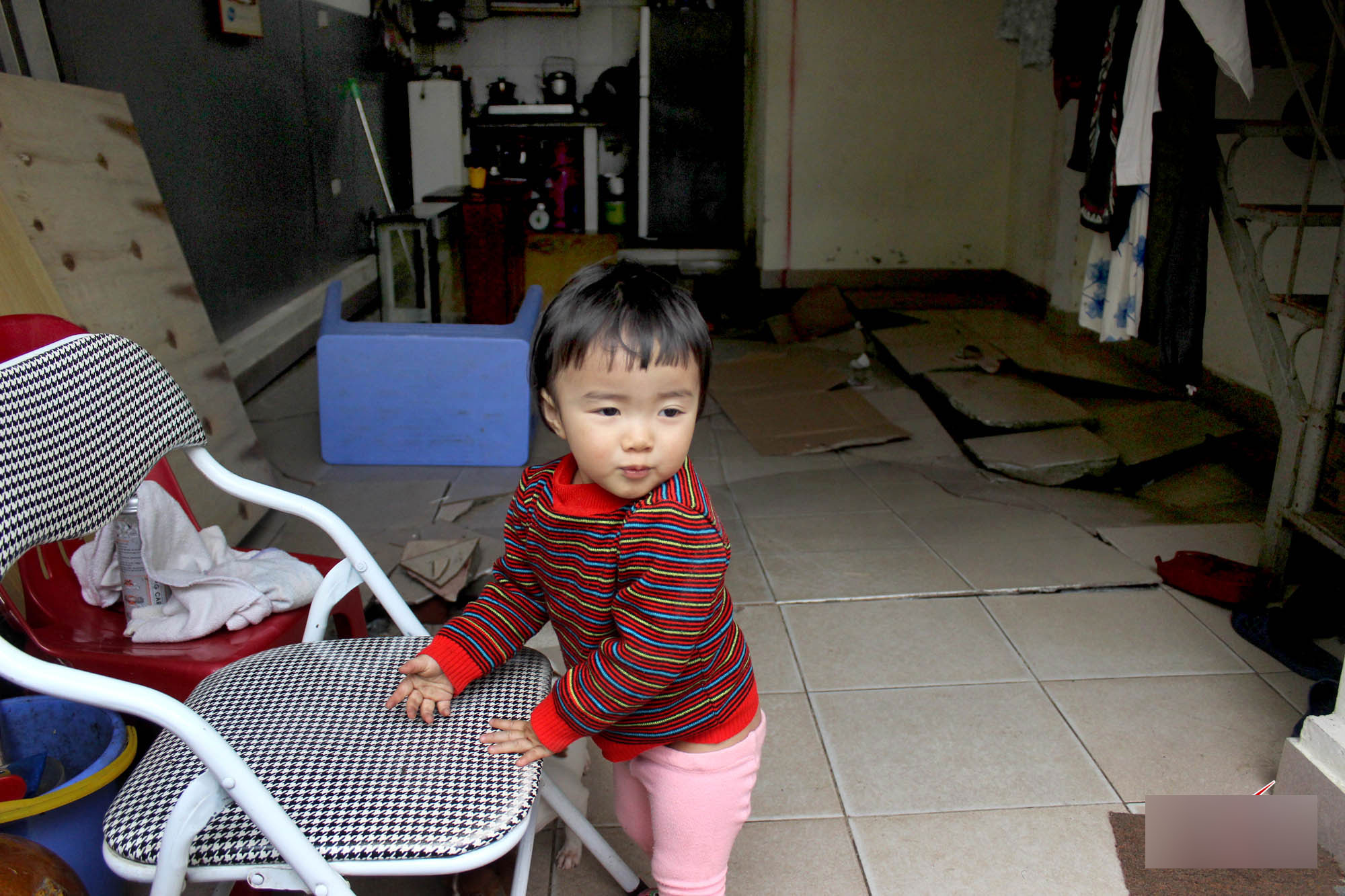 Hà Nội: Bỏ chạy trong đêm vì nền nhà sụt lún