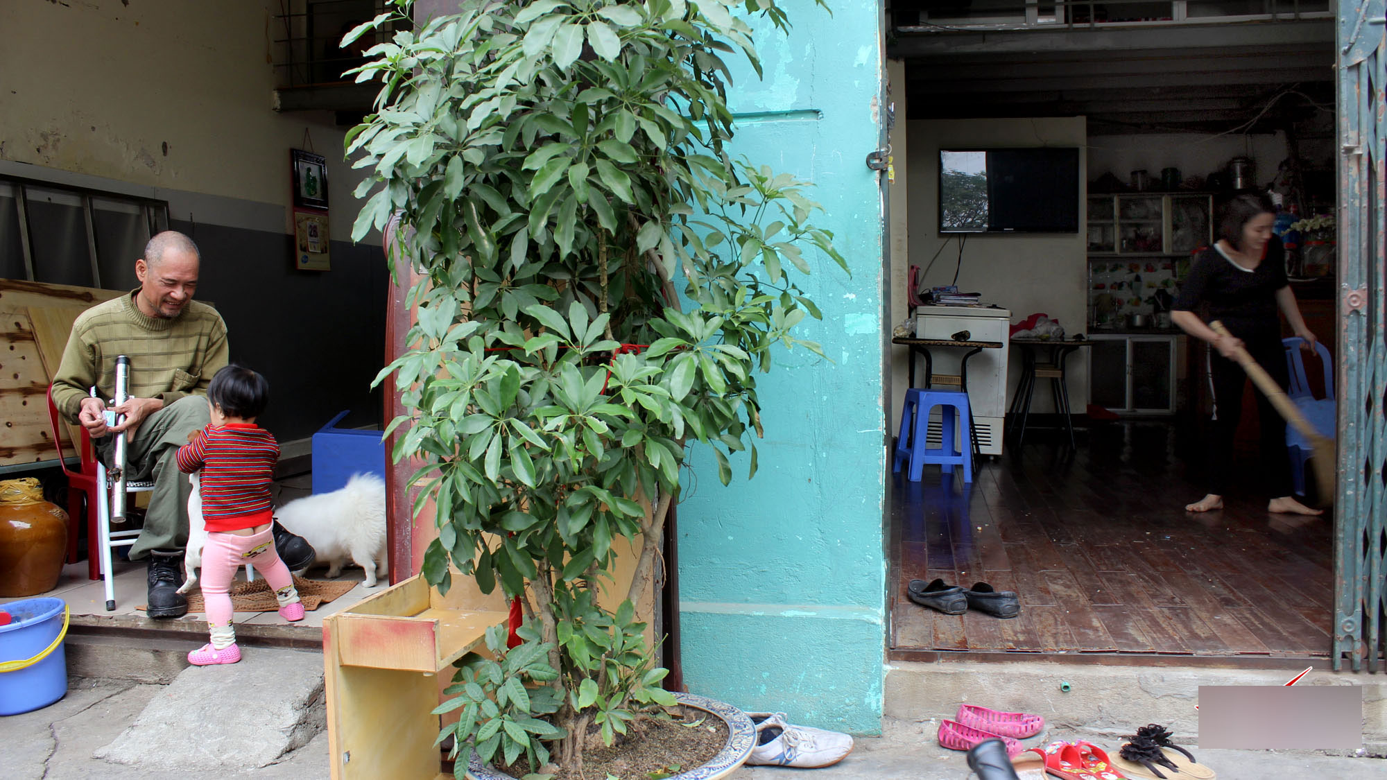 Hà Nội: Bỏ chạy trong đêm vì nền nhà sụt lún