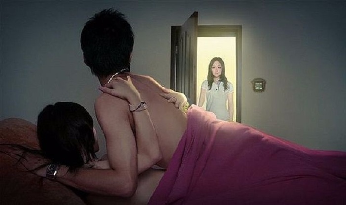 Té ghế vì những kiểu tha thứ chuyện ngoại tình như tra tấn