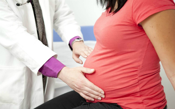 Tại sao quá ngày dự sinh em bé vẫn chưa chào đời