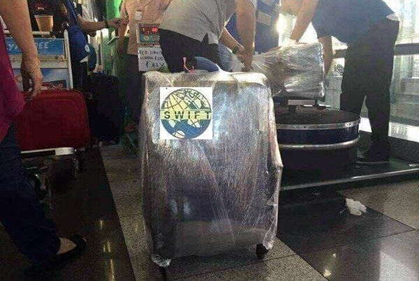Nhiều phụ nữ sập bẫy trai Tây lừa đảo bằng hình thức tặng quà Nhiều phụ nữ sập bẫy trai Tây lừa đảo bằng hình thức tặng quà