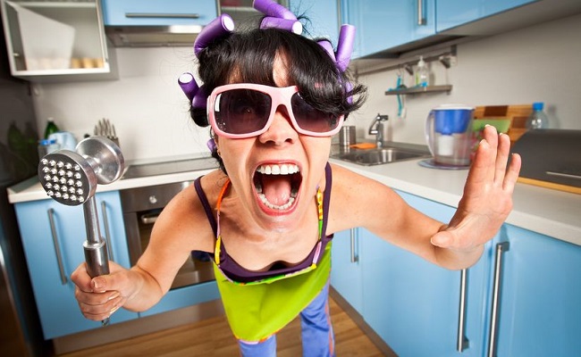 Phụ nữ hãy thôi kêu than đàn ông lười biếng, vô trách nhiệm