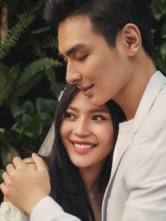 Ngắm trọn bộ hình cưới đẹp long lanh của Chúng Huyền Thanh và chồng điển trai