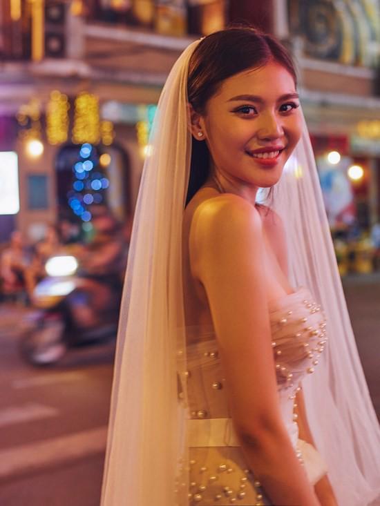 Ngắm trọn bộ hình cưới đẹp long lanh của Chúng Huyền Thanh và chồng điển trai Ngắm trọn bộ hình cưới đẹp long lanh của Chúng Huyền Thanh và chồng điển trai