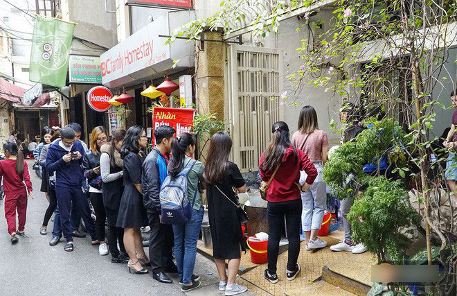 Chủ quán bún ngan Nhàn nổi tiếng Hà Nội bị tố mắng chửi cụ bà vì yêu cầu ăn tô 30 nghìn: Bà nói ít thôi, cháu không cần bán cho bà