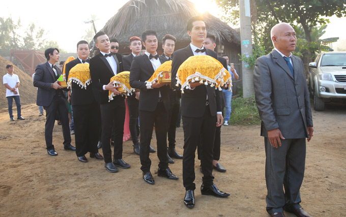 Lâm Khánh Chi rạng rỡ hạnh phúc trong ngày vu quy