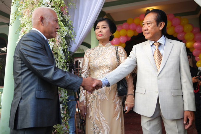 Lâm Khánh Chi rạng rỡ hạnh phúc trong ngày vu quy