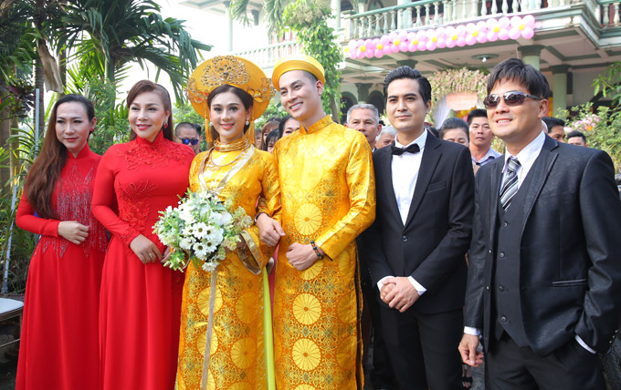 Lâm Khánh Chi rạng rỡ hạnh phúc trong ngày vu quy