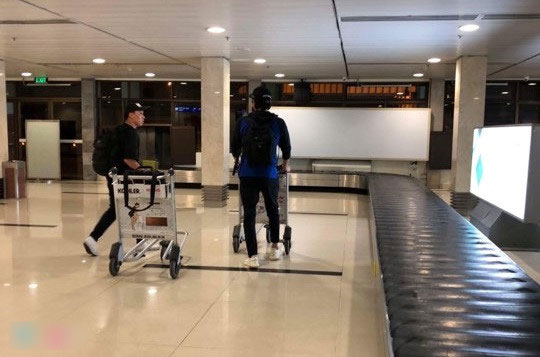 Tài tử Jang Dong Gun bất ngờ xuất hiện tại sân bay Phú Quốc