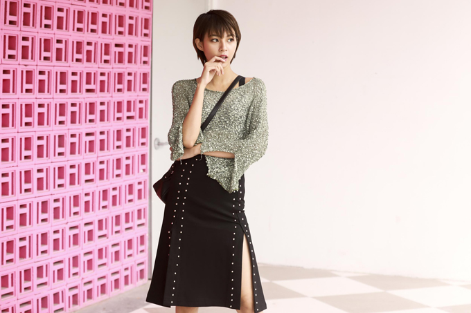 Phí Phương Anh gợi ý phối đồ trẻ trung cùng chân váy