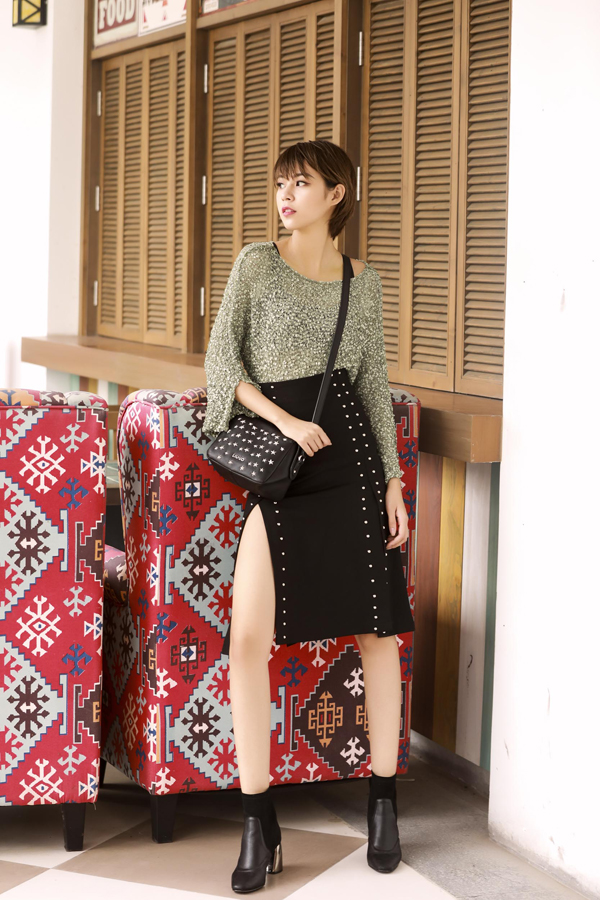 Phí Phương Anh gợi ý phối đồ trẻ trung cùng chân váy