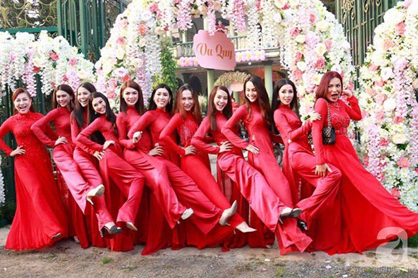 Dàn phù dâu, phù rể toàn ngôi sao trong lễ rước dâu Lâm Khánh Chi Dàn phù dâu, phù rể toàn ngôi sao trong lễ rước dâu Lâm Khánh Chi