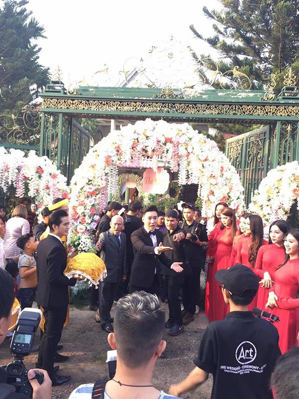 Dàn phù dâu, phù rể toàn ngôi sao trong lễ rước dâu Lâm Khánh Chi