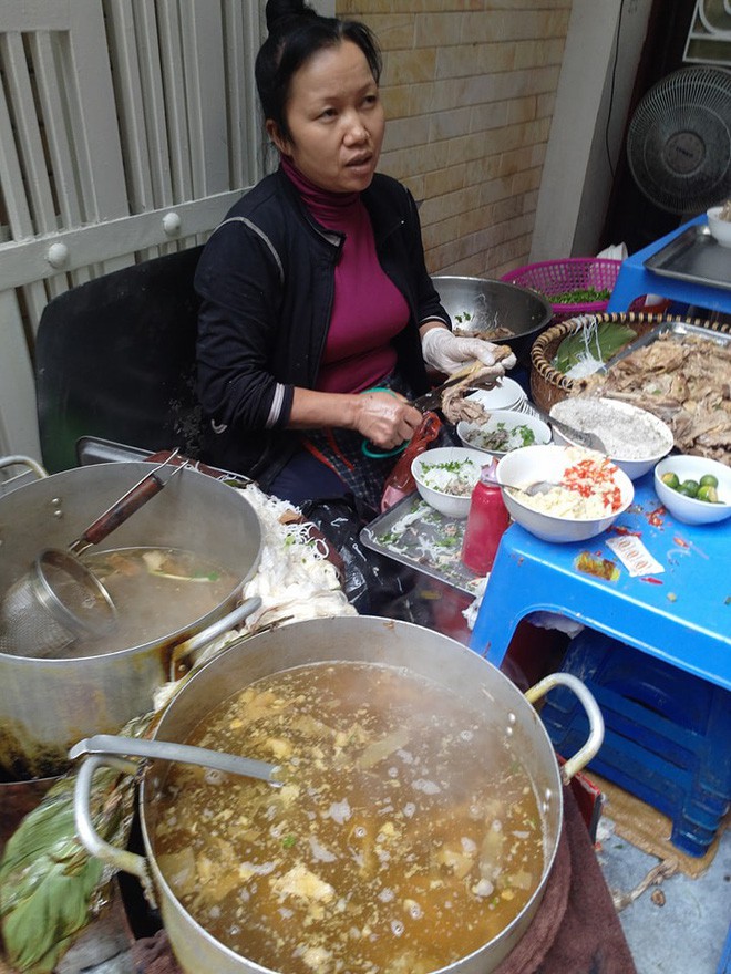 Chủ quán bún ngan Nhàn bị tố chửi cụ già: 10 ngàn tôi còn bán chứ đừng nói là 30 ngàn