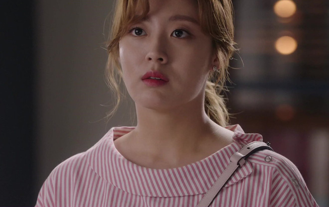 Bị vợ bắt gặp kí hợp đồng trong nhà nghỉ, chồng vẫn thản nhiên ngụy biện