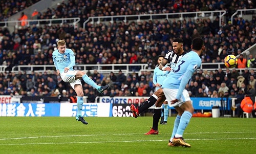 Man City thắng trận thứ 18 liên tiếp, dẫn Man Utd 15 điểm