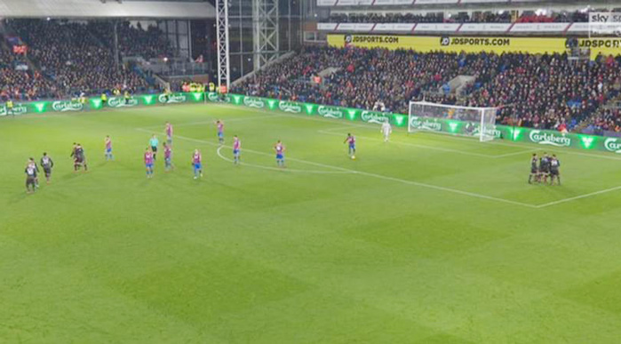 Nhìn cách ăn mừng, nội bộ Arsenal bị chia rẽ trầm trọng