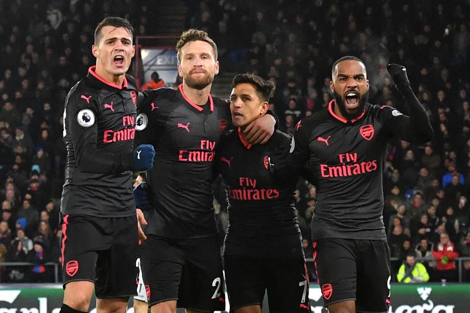 Nhìn cách ăn mừng, nội bộ Arsenal bị chia rẽ trầm trọng