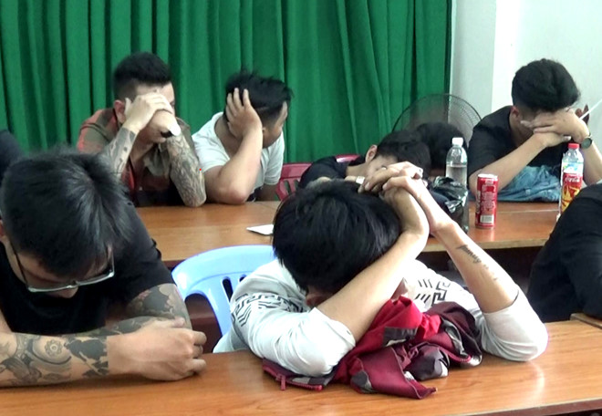 Hơn 20 nam, nữ phê ma túy trong quán karaoke giữa trung tâm Sài Gòn