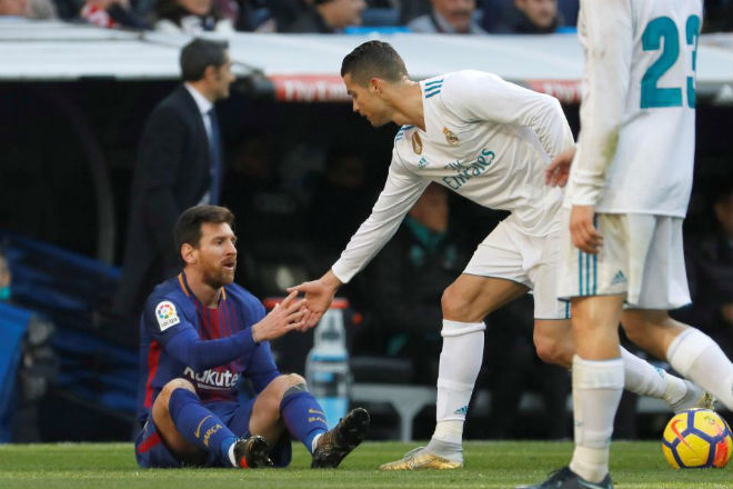 Bất ngờ: Ronaldo nhận thua Messi, muốn trả lại Quả bóng vàng