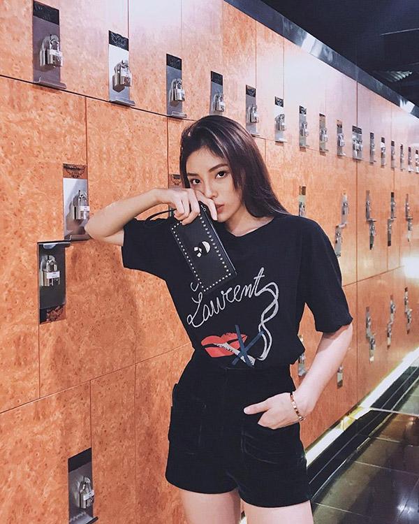 Mỡ bụng tàng hình ngay tức khắc nhờ vào 4 kiểu áo che khuyết điểm vòng 2 sau!