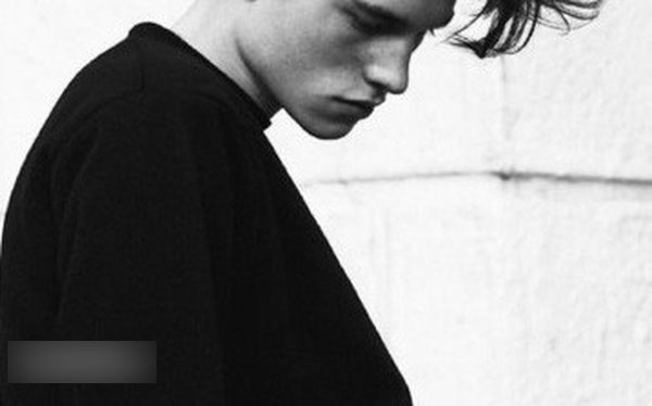 Đàn ông tuổi 25: Hãy yêu tiền, yêu vật chất, hãy dùng tiền để sống cho ra sống