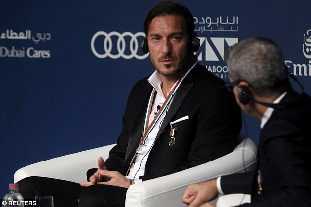 Totti: Đừng cho Ronaldo biết chuyện tôi bảo Messi là số một