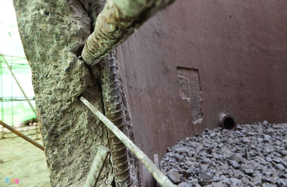 Bên trong thủy đài khổng lồ đang tháo dỡ ở Sài Gòn