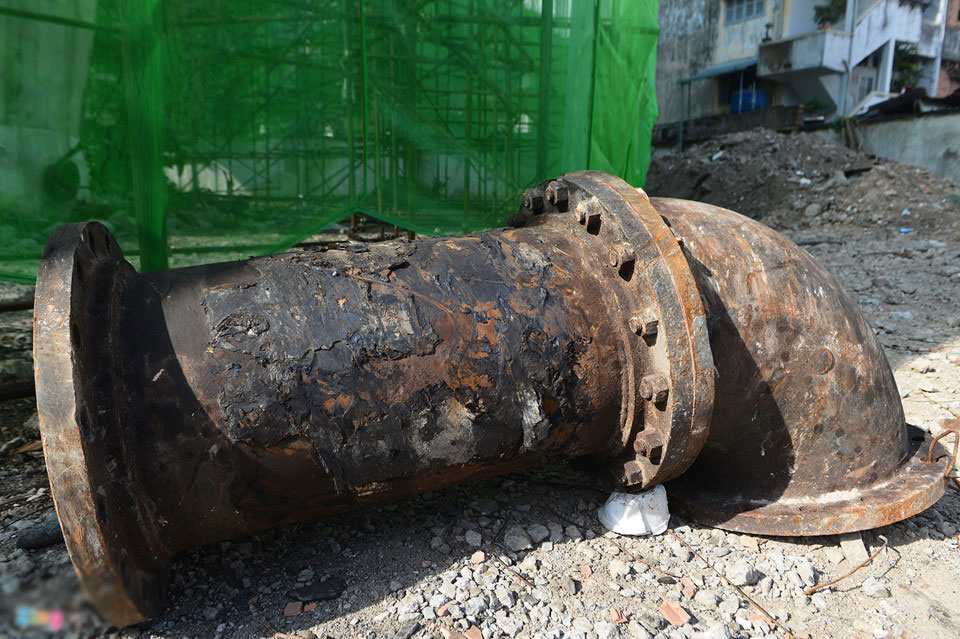 Bên trong thủy đài khổng lồ đang tháo dỡ ở Sài Gòn