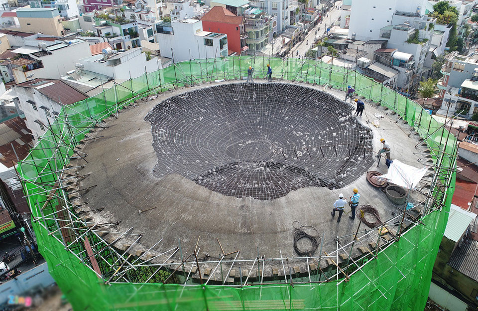 Bên trong thủy đài khổng lồ đang tháo dỡ ở Sài Gòn