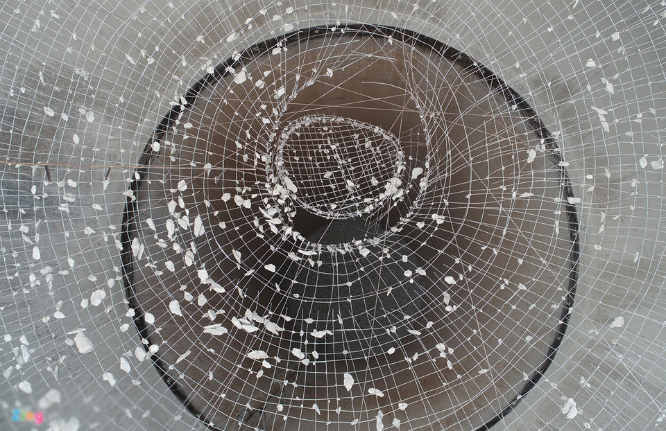 Bên trong thủy đài khổng lồ đang tháo dỡ ở Sài Gòn