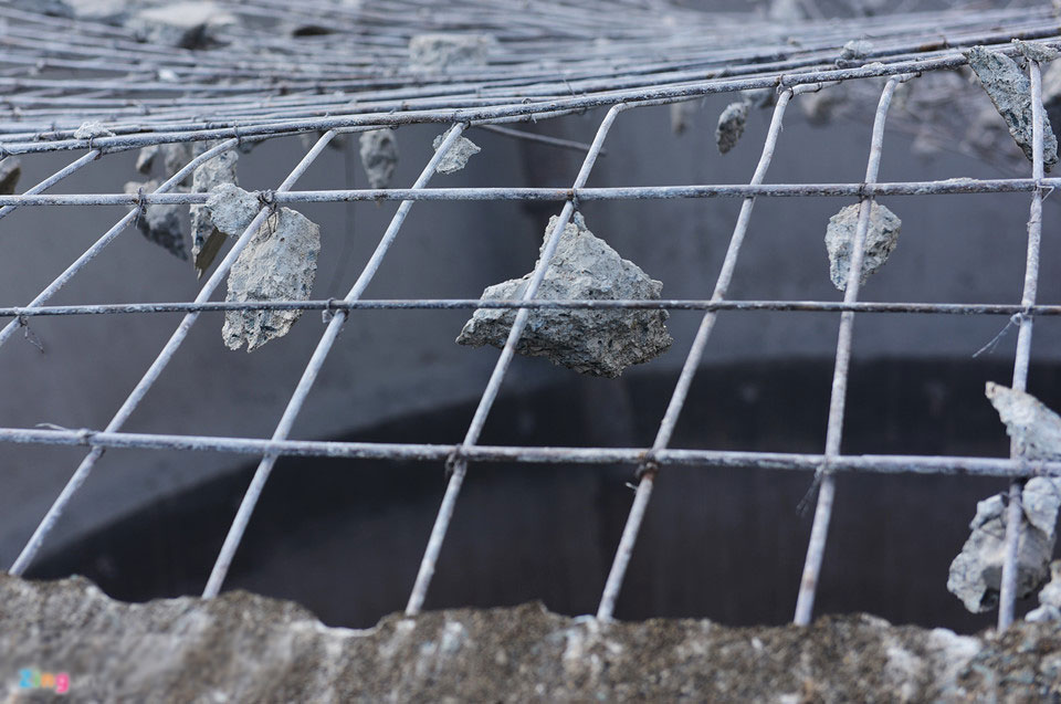 Bên trong thủy đài khổng lồ đang tháo dỡ ở Sài Gòn