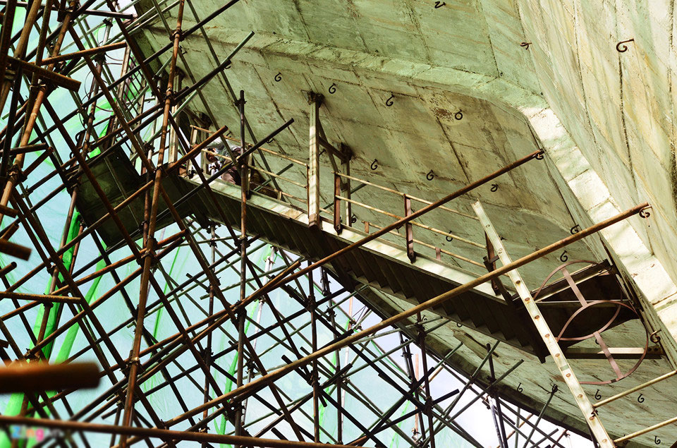 Bên trong thủy đài khổng lồ đang tháo dỡ ở Sài Gòn