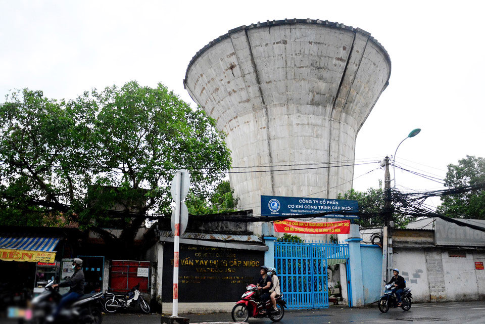 Bên trong thủy đài khổng lồ đang tháo dỡ ở Sài Gòn