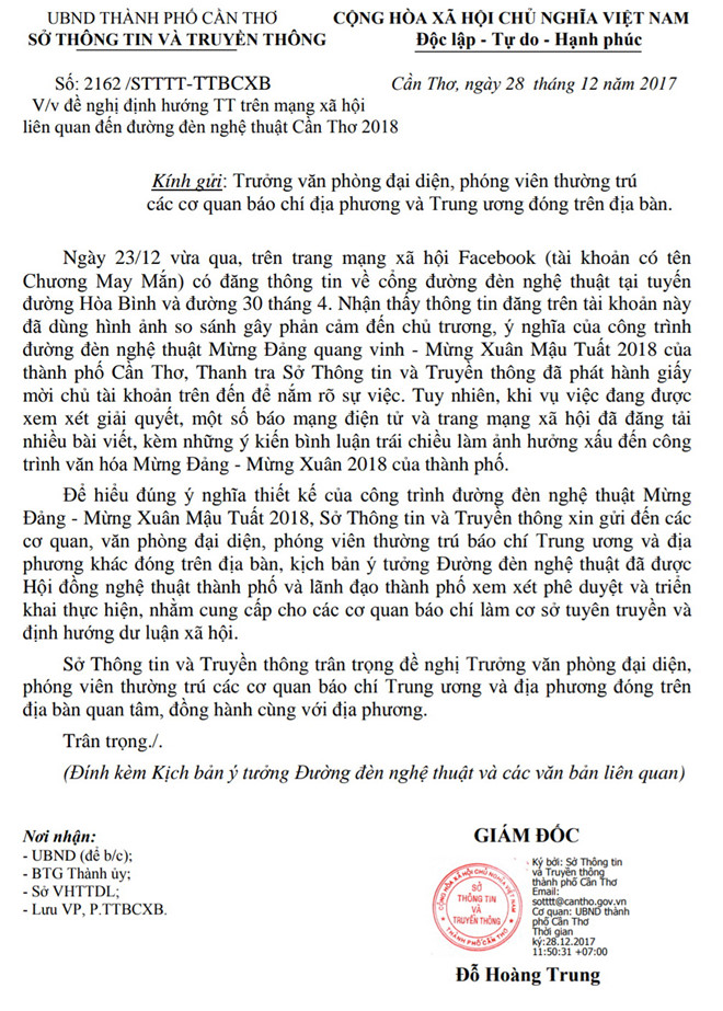 Mất tài khoản Facebook sau khi đăng hình cổng chào cùng với quần lót