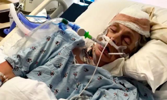 Người phụ nữ bất ngờ sống lại khi bác sĩ chuẩn bị rút ống thở