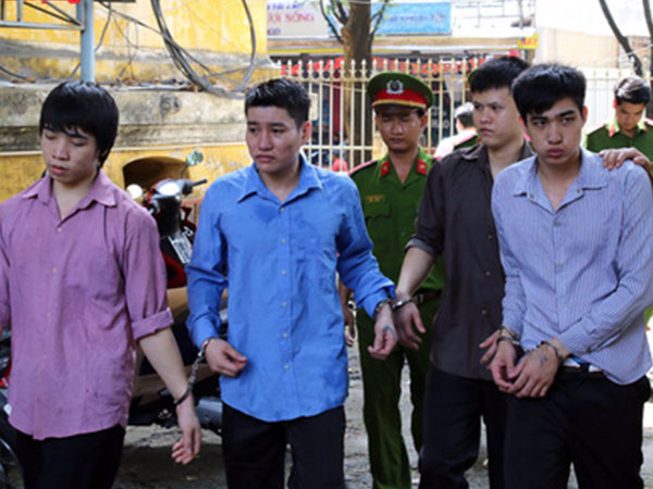 Đánh chết kẻ xin đểu, nhóm thanh niên trẻ hầu tòa