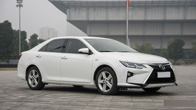 Nở rộ thú chơi biến xe Toyota thành Lexus