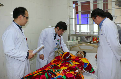 Đốt than sưởi ấm, sáu người nhập viện