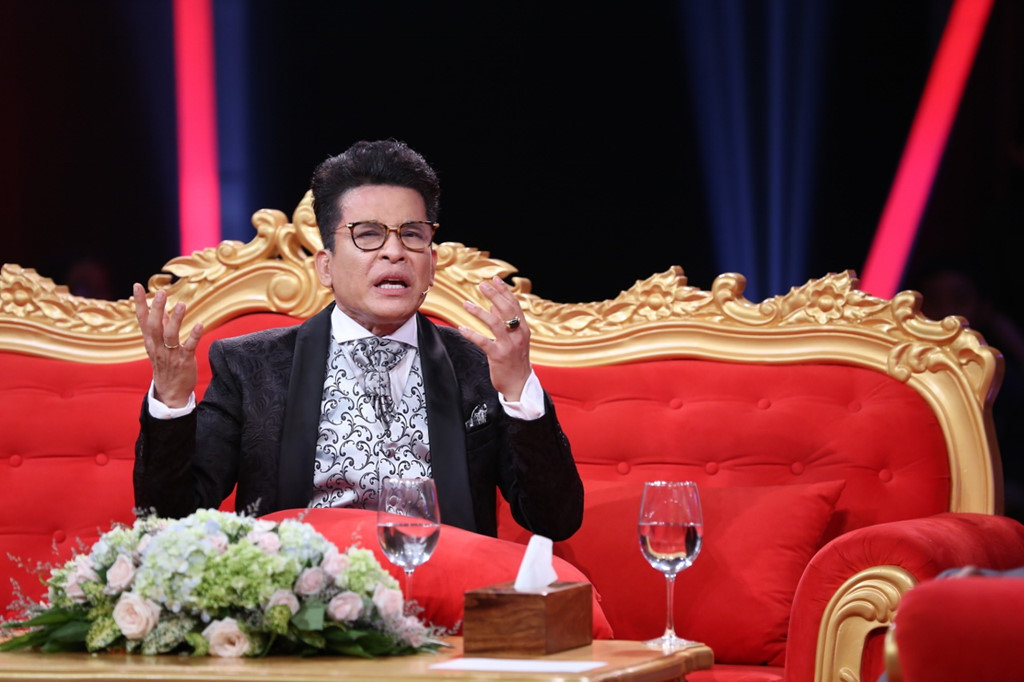 MC Thanh Bạch kể cầm kéo tự đâm vào tim khi rơi vào bế tắc