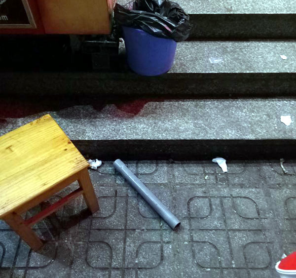 Sống ở chung cư, người dân tái mặt vì vật thể lạ bay vèo trước mặt