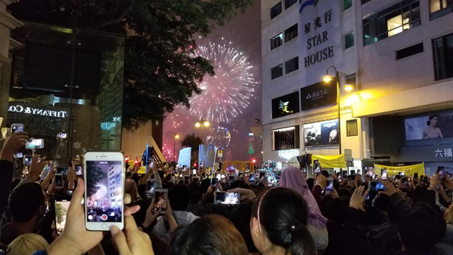 Hong Kong sáng bừng trong màn pháo hoa đón năm 2018 Hong Kong sáng bừng trong màn pháo hoa đón năm 2018