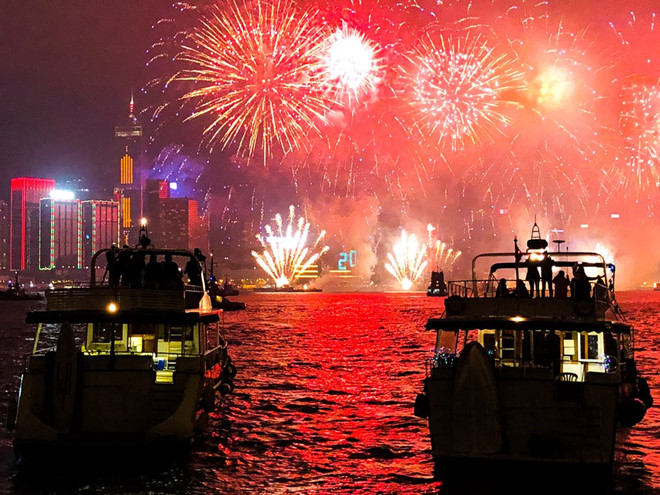 Hong Kong sáng bừng trong màn pháo hoa đón năm 2018 Hong Kong sáng bừng trong màn pháo hoa đón năm 2018